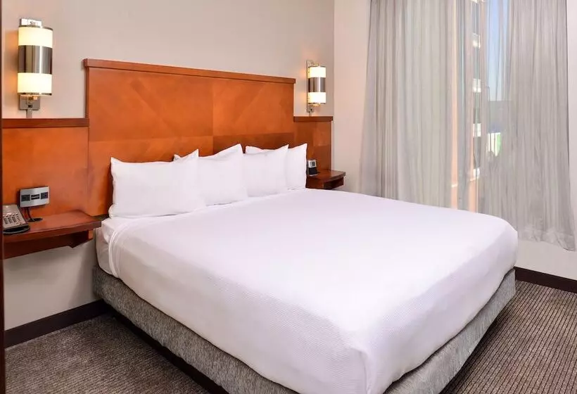 キングサイズベッドのスタンダードルーム, Hyatt Place Garden City