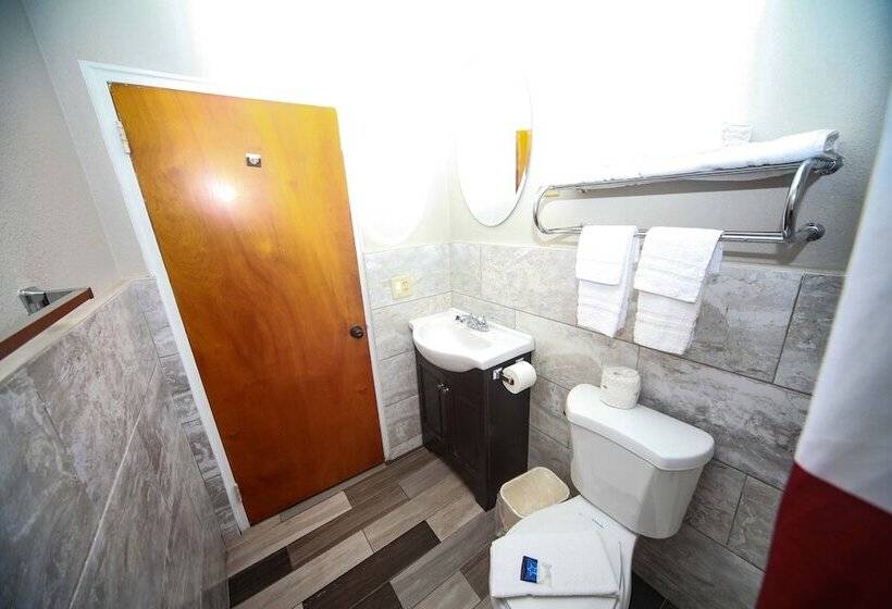 Номер Стандарт 2 Двуспальные Кровати, Relax Inn