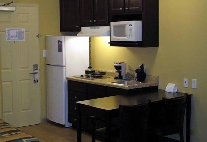 جناح, Suburban Studios Near Camp Lejeune