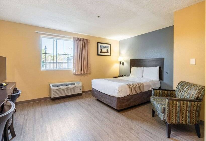 جناح, Suburban Studios Near Camp Lejeune