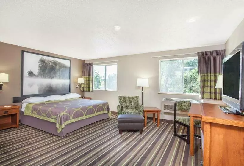 キングサイズベッドのデラックススイート, Super 8 By Wyndham Richlands/claypool Hill Area