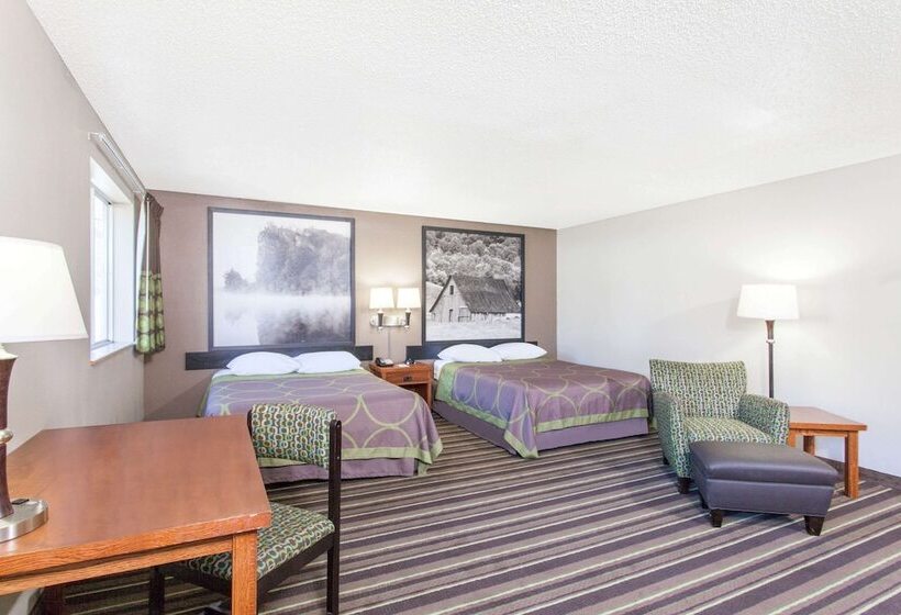 Люкс, Super 8 By Wyndham Richlands/claypool Hill Area