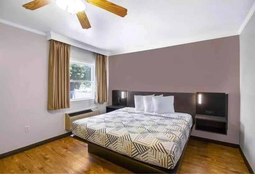 Deluxe-huone King-vuode, Motel 6front Royal, Va