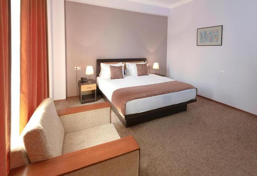 스위트, Ani Central Inn