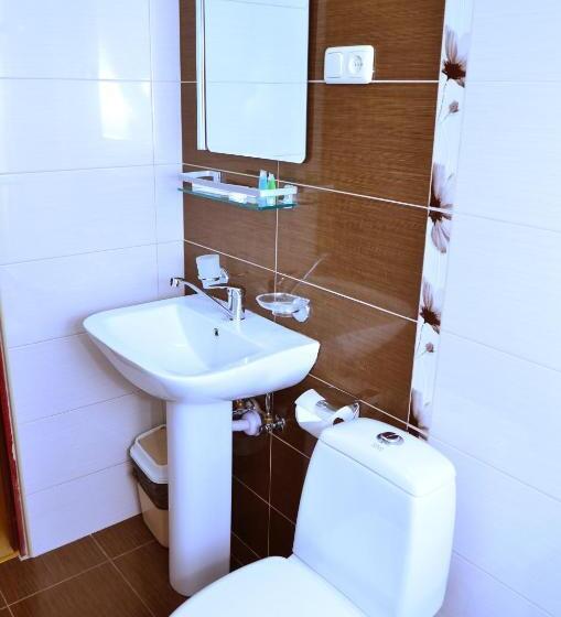 اتاق استاندارد یک نفره, Ani Central Inn