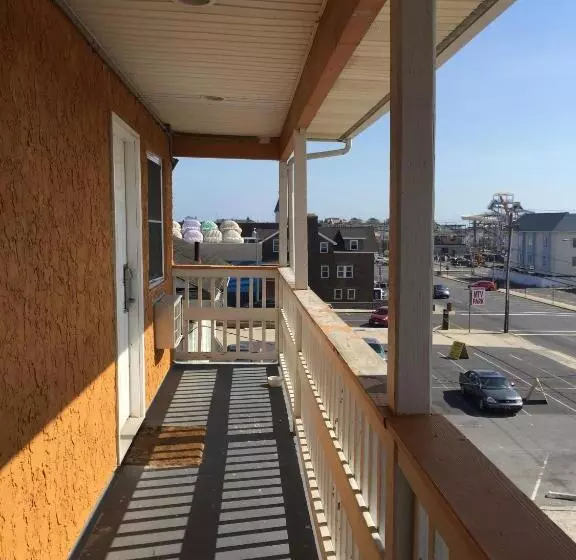 スタンダードルーム, Boardwalk Hotel Charlee & Apartments Beach Hotel Oceanfront