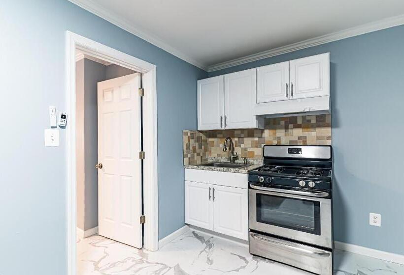 جناح, Boardwalk Hotel Charlee & Apartments Beach Hotel Oceanfront