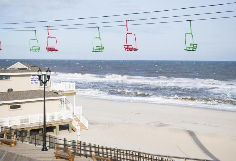 غرفة قياسية مطلّة علي البحر مزوَّدة بشُرفة, Boardwalk Hotel Charlee & Apartments Beach Hotel Oceanfront