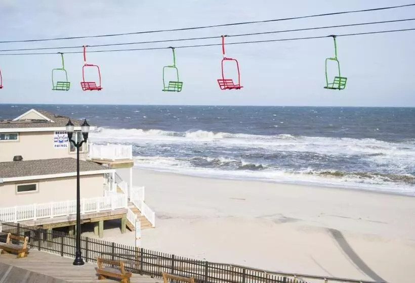 オーシャンビュースタンダードルームバルコニー付き, Boardwalk Hotel Charlee & Apartments Beach Hotel Oceanfront