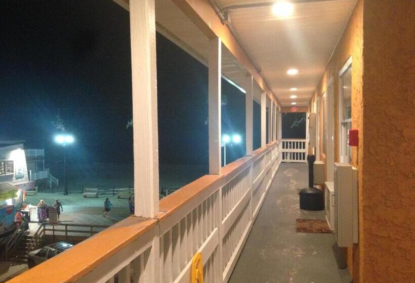 غرفة قياسية مطلّة علي البحر مزوَّدة بشُرفة, Boardwalk Hotel Charlee & Apartments Beach Hotel Oceanfront