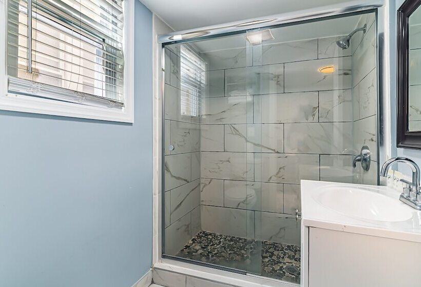 جناح, Boardwalk Hotel Charlee & Apartments Beach Hotel Oceanfront