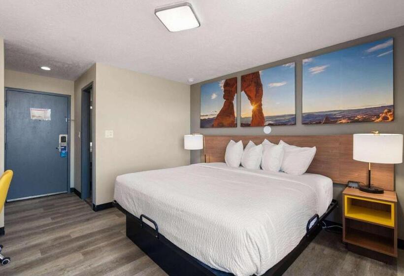 适合残疾人士使用的带超级大床的标准间, Days Inn By Wyndham Albuquerque I 25