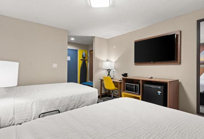 带2个双人床的标准工作室, Days Inn By Wyndham Albuquerque I 25