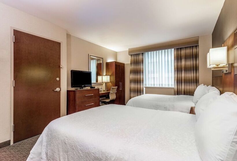 带2个双人床的标准工作室, Hampton Inn Manhattan Grand Central