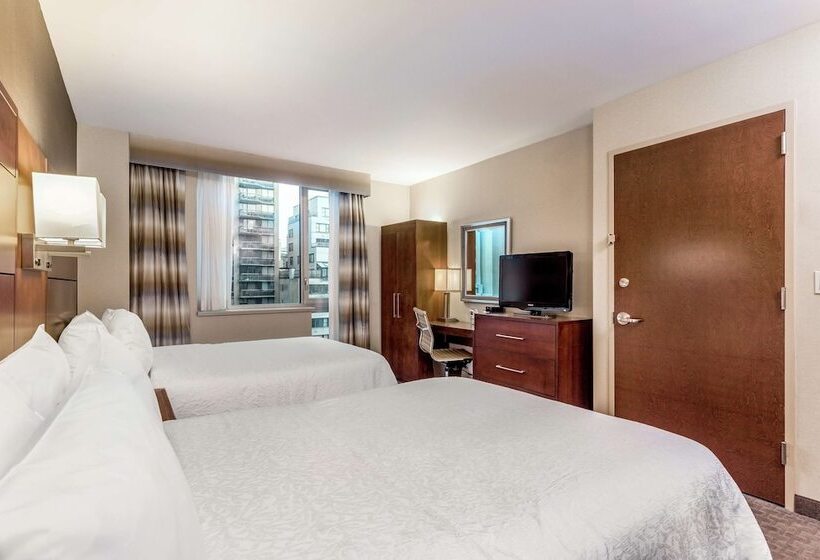 带2个双人床的标准工作室, Hampton Inn Manhattan Grand Central
