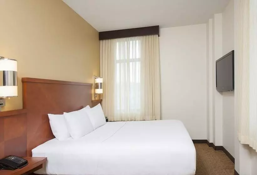 Sviitti Liikuntarajoitteisille, Hyatt Place Des Moines/downtown