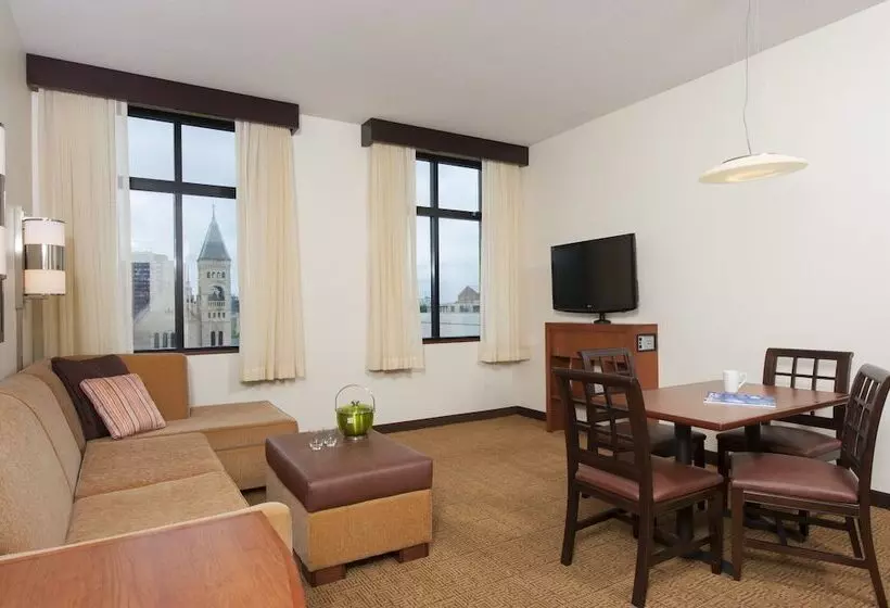 Sviitti Liikuntarajoitteisille, Hyatt Place Des Moines/downtown