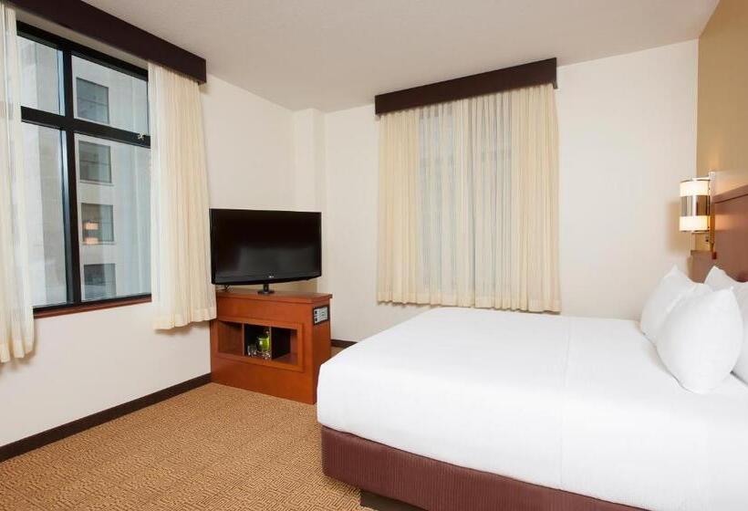 Номер Стандарт Кровать Кинг Адаптированный для Инвалидов, Hyatt Place Des Moines/downtown
