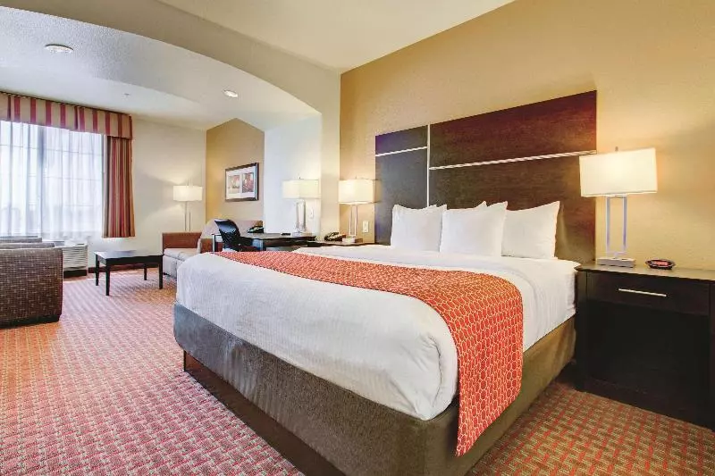 キングサイズベッドのデラックスルーム, La Quinta By Wyndham Denver Gateway Park