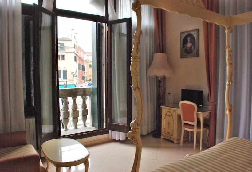 Chambre Supérieure avec Vues, Marte