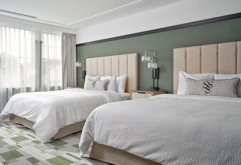 غرفة بريميوم, Six South St.