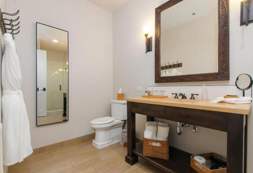 Delüks Oda, The Dundee   A Trace