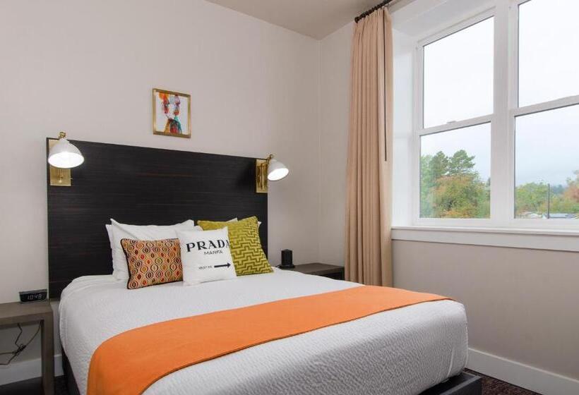 Delüks Oda, The Dundee   A Trace