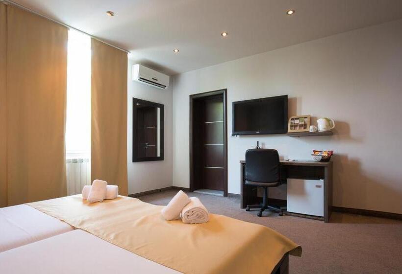 سوئیت با وان آب گرم, Villa Mystique