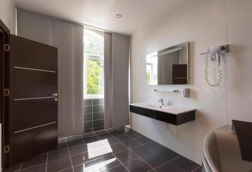 سوئیت با وان آب گرم, Villa Mystique