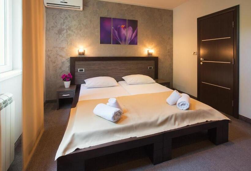 اتاق اکونومی, Villa Mystique