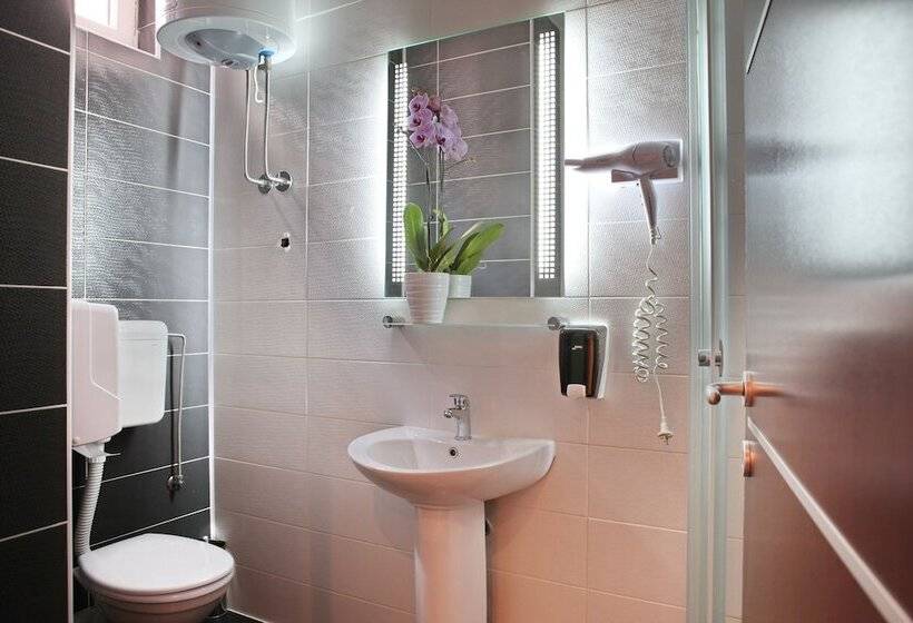 اتاق اکونومی, Villa Mystique