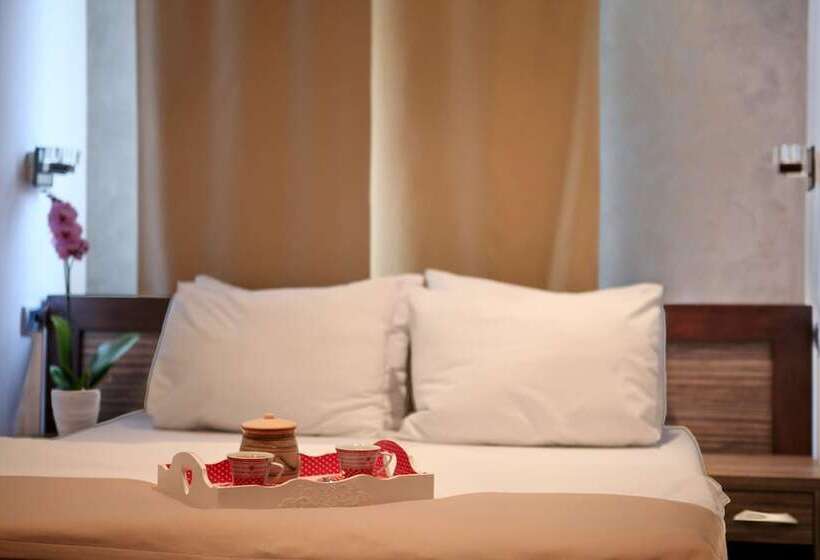 اتاق اکونومی, Villa Mystique