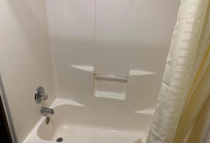 带大床的标准间, Budget Inn Elkmont