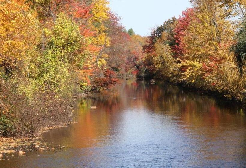 シングルデラックスルーム, Riverhouse By Weekender Formerly Jack Daniels Inn