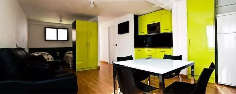 1 Bedroom Apartment