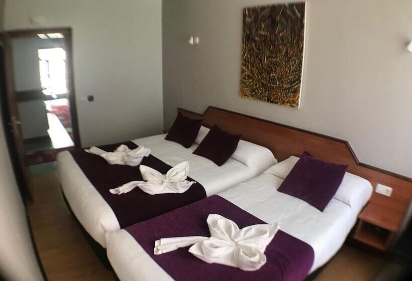 اتاق خانوادگی, Pensión La Salve