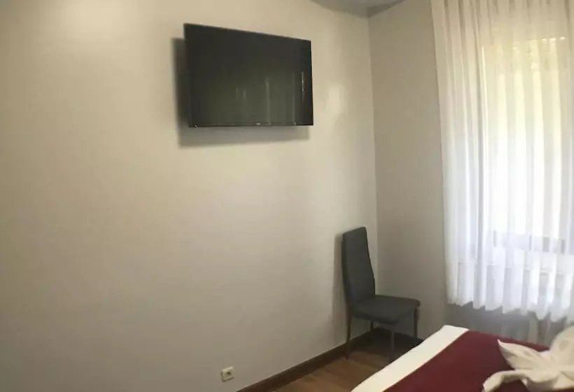 اتاق اکونومی, Pensión La Salve