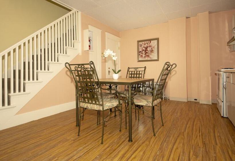 １ベッドルームアパートメント, Simmons Motel And Suites