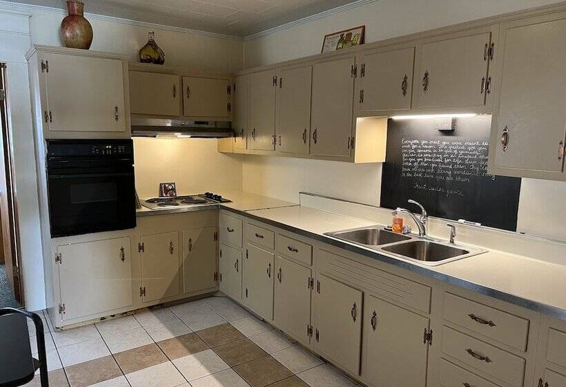 带1个卧室的公寓, Simmons Motel And Suites