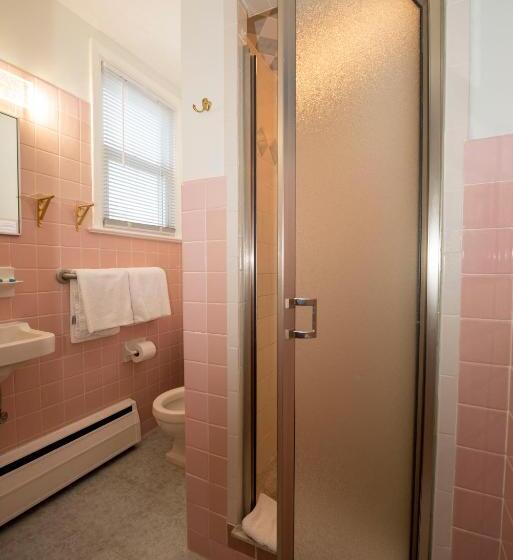 带2个双人床的标准工作室, Simmons Motel And Suites