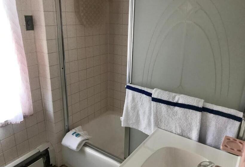 带2个卧室的套房, Simmons Motel And Suites