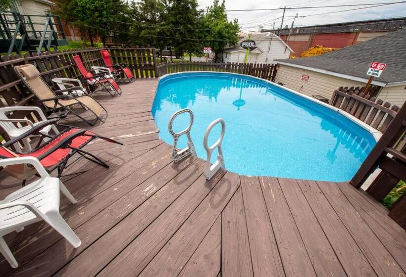 带2个卧室的套房, Simmons Motel And Suites