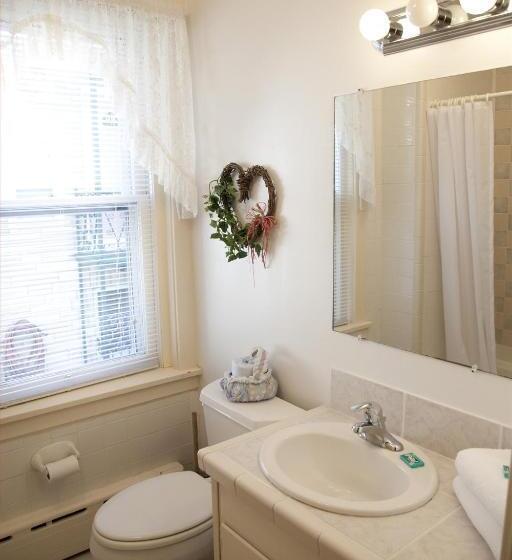 带2个卧室的公寓, Simmons Motel And Suites