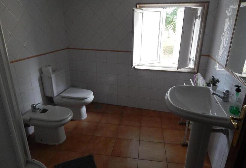 Дом 3 Спальни, Pensión   Albergue De Logrosa