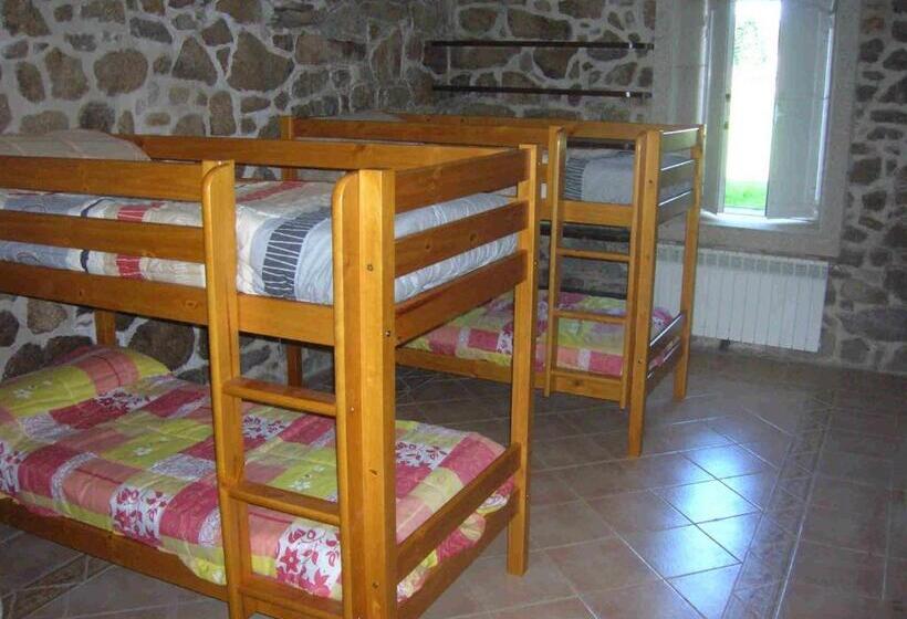 Номер Стандарт Четырехместный Совместный Санузел, Pensión   Albergue De Logrosa