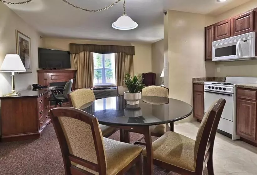 キングサイズベッドのデラックスルーム, Four Seasons Island Resort