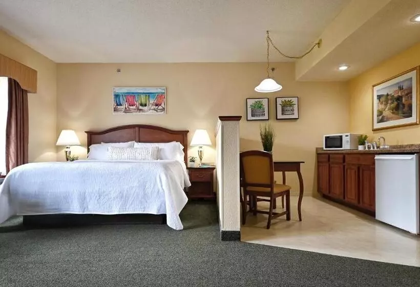 キングサイズベッドのスタンダードルーム, Four Seasons Island Resort