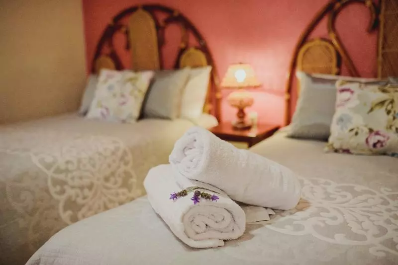 キングサイズベッドのスタンダードルーム, Four Seasons Island Resort