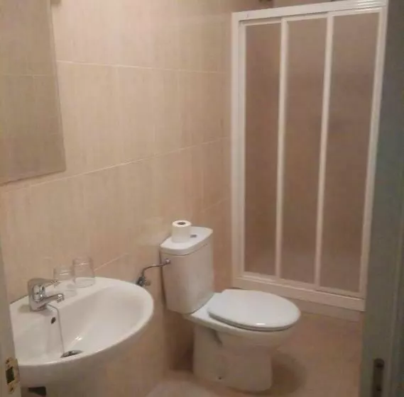 اتاق استاندارد یک نفره, Hostal La Molina