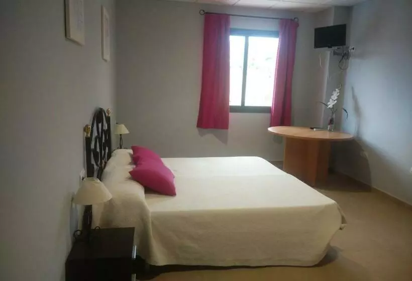 اتاق استاندارد یک نفره, Hostal La Molina